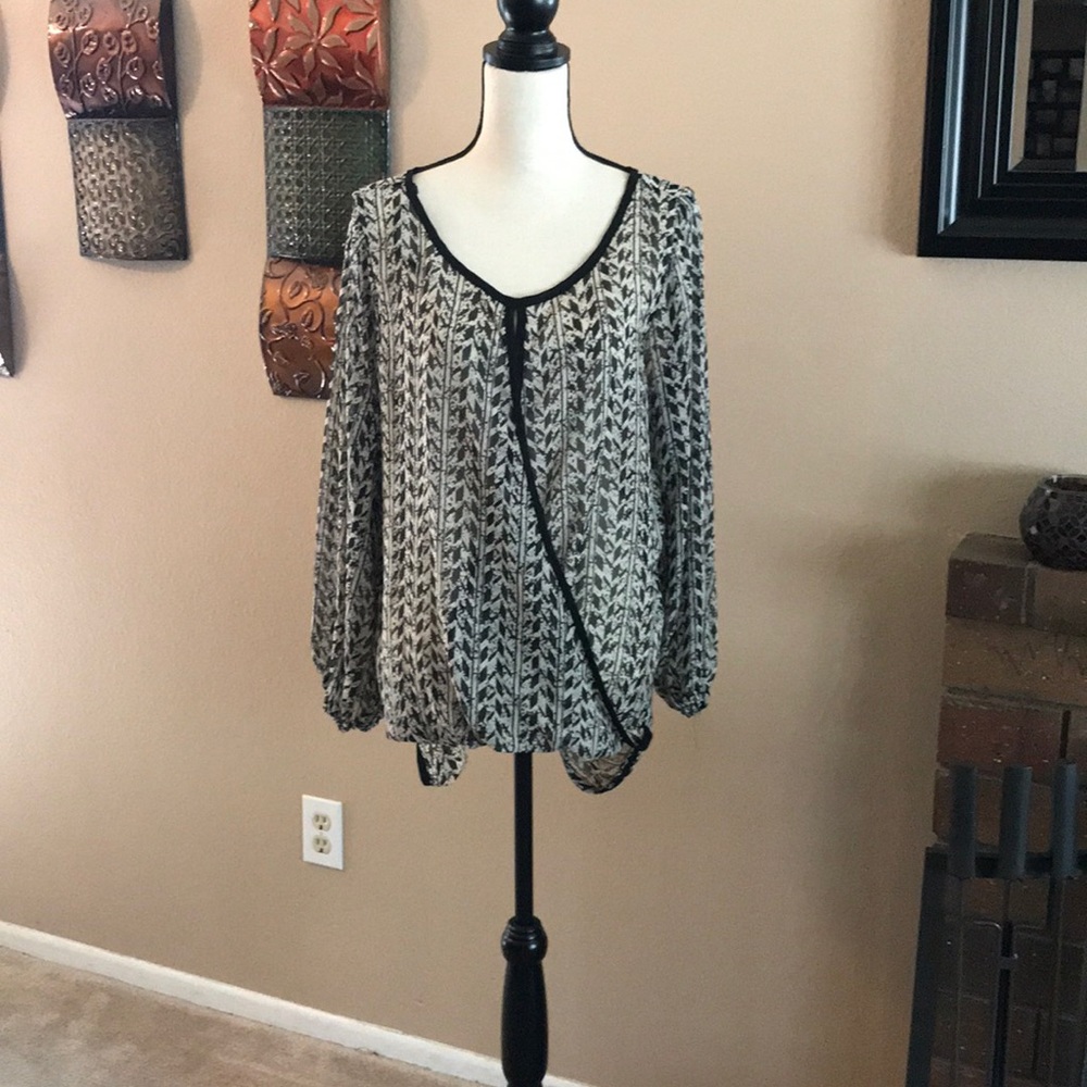 Beautifully designed top!